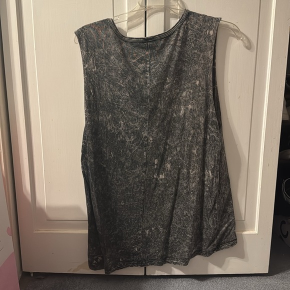 Sleeveless Top - Picture 2 of 3